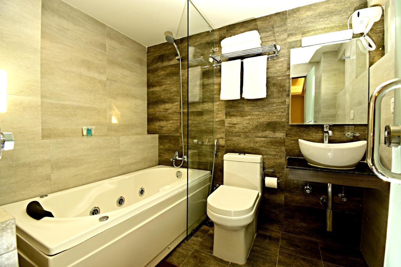 The Milestone Hotel Kathmandu Bagian luar foto