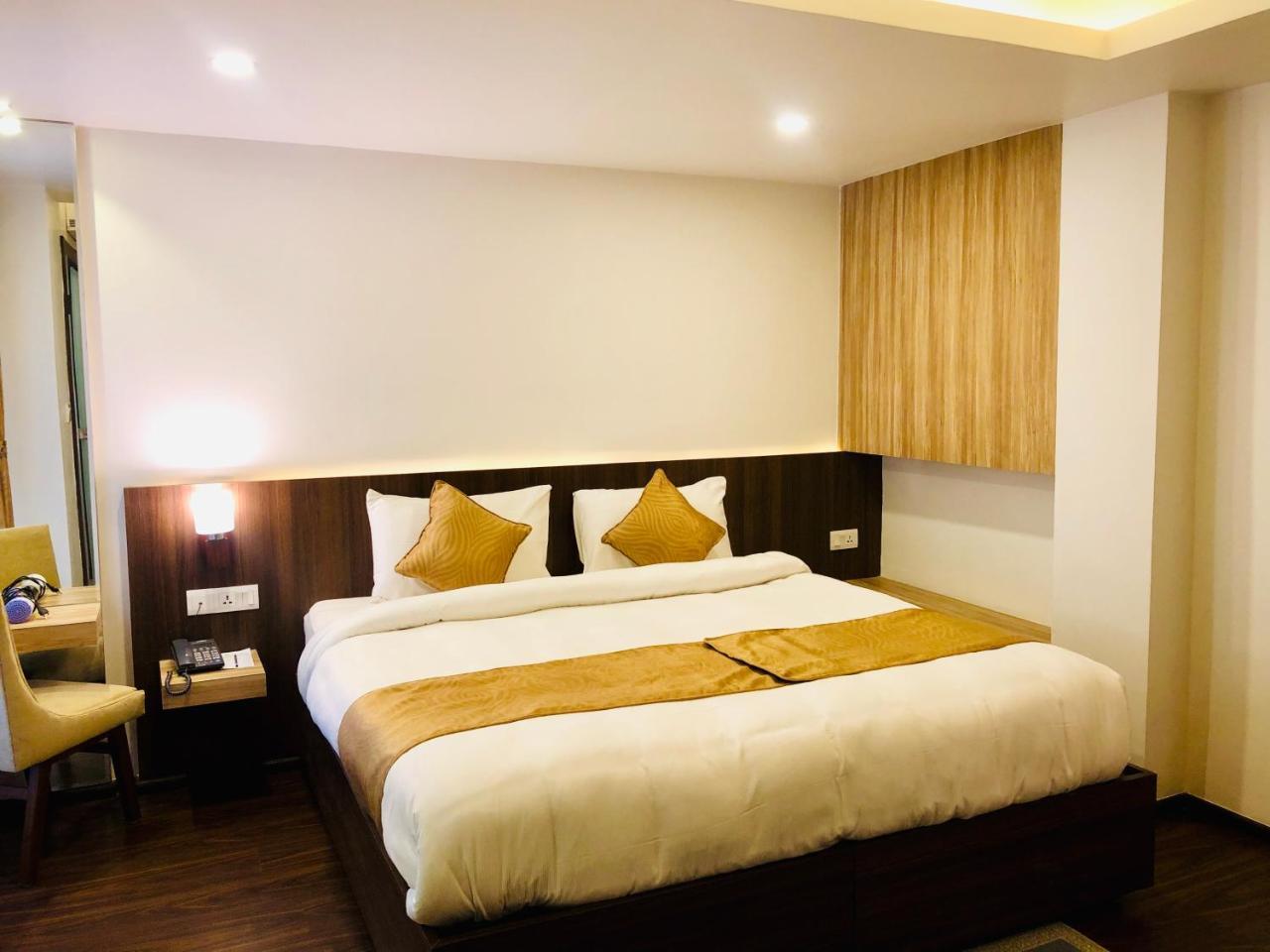 The Milestone Hotel Kathmandu Bagian luar foto