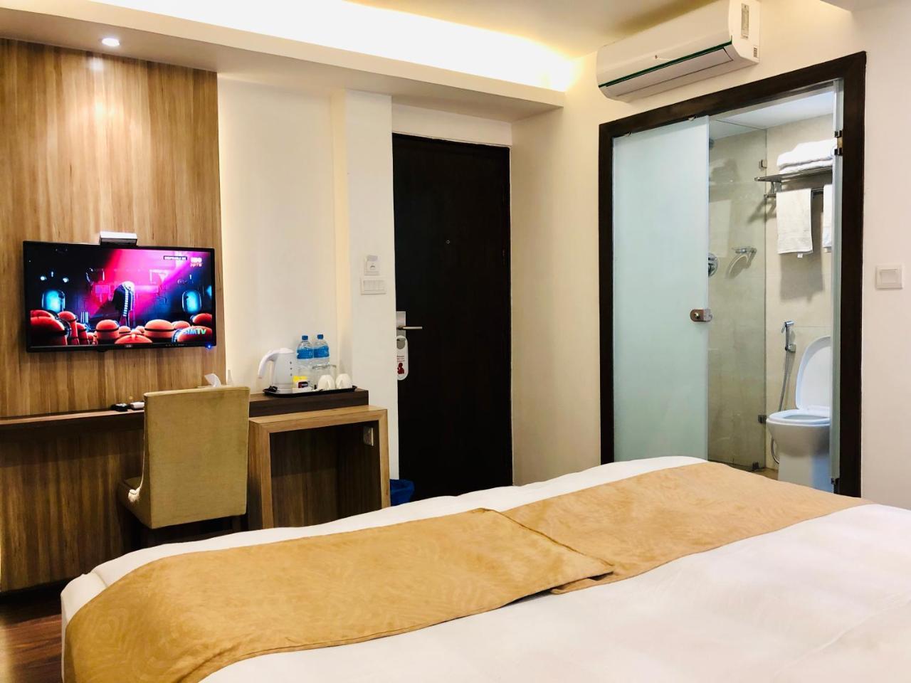 The Milestone Hotel Kathmandu Bagian luar foto