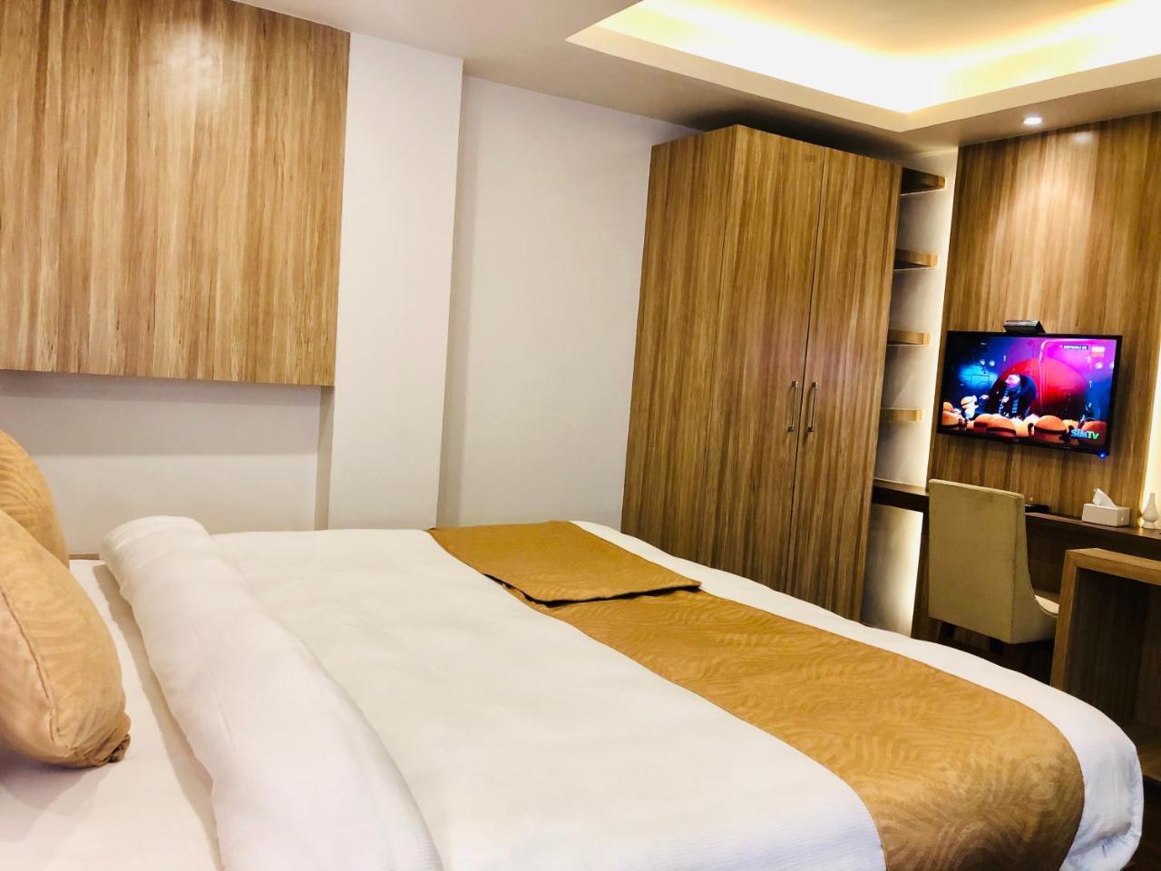 The Milestone Hotel Kathmandu Bagian luar foto