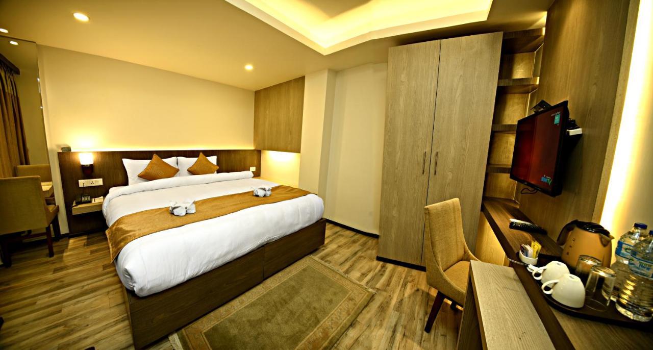 The Milestone Hotel Kathmandu Bagian luar foto
